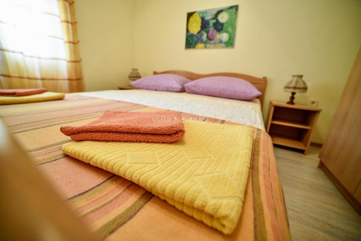 Apartments Villa Nevenka Рогозниця Екстер'єр фото