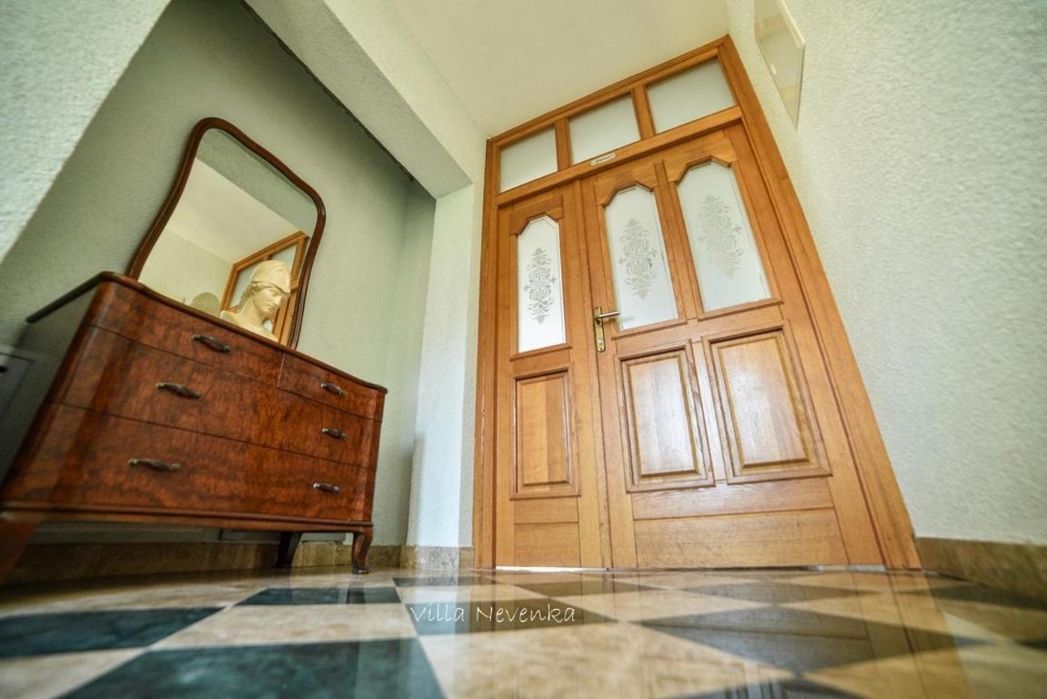 Apartments Villa Nevenka Рогозниця Екстер'єр фото