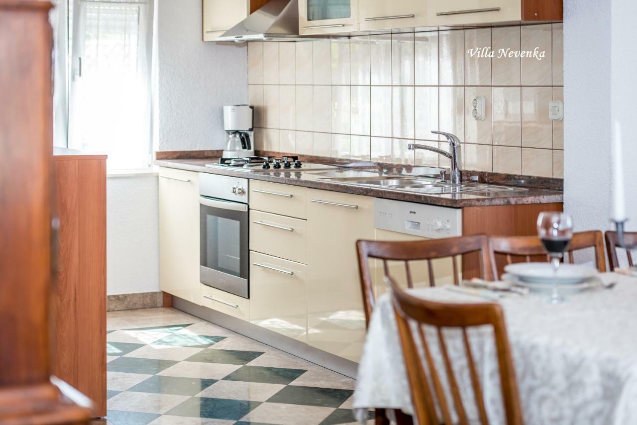 Apartments Villa Nevenka Рогозниця Екстер'єр фото